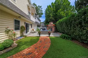 18 Midwood Rd, Rockville Centre, NY 11570 - Photo 20