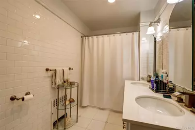 169 Hempstead Avenue, Rockville Centre, NY 11570 - Photo 28