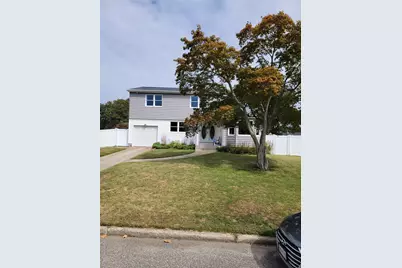 7 Deville Drive, Selden, NY 11784 - Photo 2