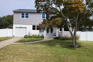 7 Deville Dr, Selden, NY 11784 - Photo 2