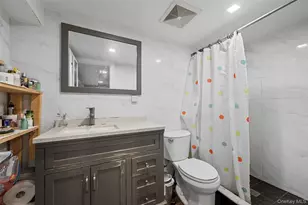 48-05 186th St, Fresh Meadows, NY 11365 - Photo 16