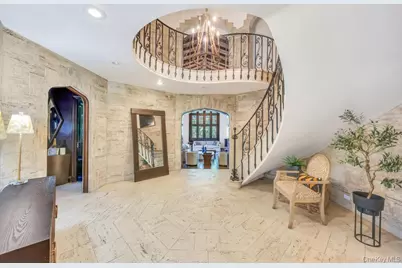 65 Clover Drive, Great Neck, NY 11021 - Photo 2