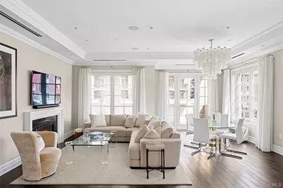 6000 Royal Court #6012, North Hills, NY 11040 - Photo 2