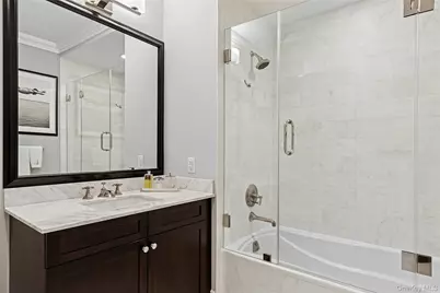 6000 Royal Court #6012, North Hills, NY 11040 - Photo 4