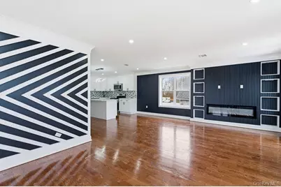 86 Moffitt Boulevard, Islip, NY 11751 - Photo 4