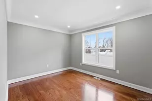 86 Moffitt Blvd, Islip, NY 11751 - Photo 8