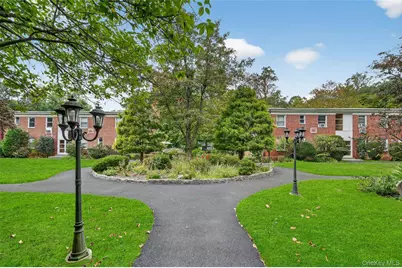 8 Wildwood Road #A17, Hartsdale, NY 10530 - Photo 2