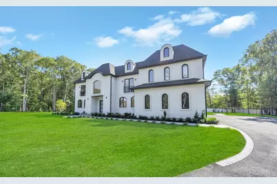 19 Carman Road, Dix Hills, NY 11746 - Photo 2