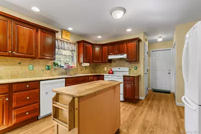 22 Hamilton Drive, Hopewell Junction, NY 12533 - Photo 10