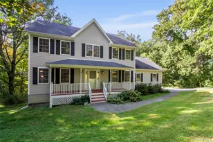 22 Hamilton Dr, Hopewell Junction, NY 12533 - Photo 2