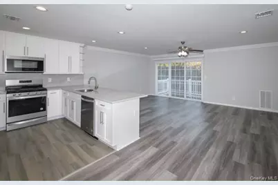 133 Overlook Drive #133, Farmingville, NY 11738 - Photo 4