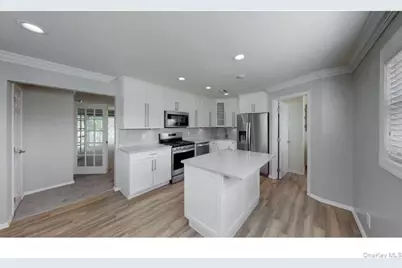 137 Overlook Drive #137, Farmingville, NY 11738 - Photo 4