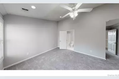 137 Overlook Drive #137, Farmingville, NY 11738 - Photo 8