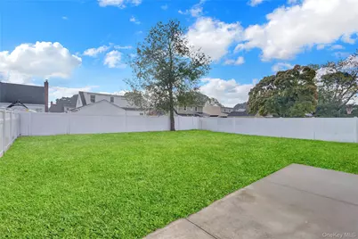 15 Cornwall Lane, Hicksville, NY 11801 - Photo 26