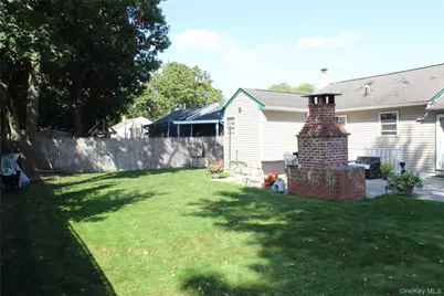 61 Saint Peters Drive, Brentwood, NY 11717 - Photo 16