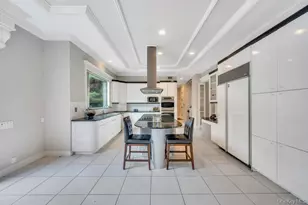 25 Wildwood Dr, Syosset, NY 11791 - Photo 6