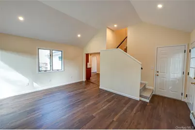 40 Center Street, Ronkonkoma, NY 11779 - Photo 8