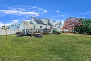 360 Arcadia Dr, West Islip, NY 11795 - Photo 28