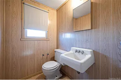 360 Arcadia Drive, West Islip, NY 11795 - Photo 18