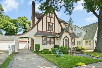 57 Hollywood Court, Rockville Centre, NY 11570 - Photo 2