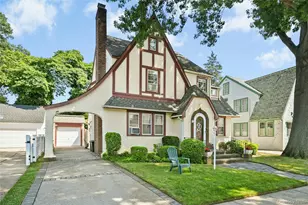 57 Hollywood Ct, Rockville Centre, NY 11570 - Photo 2