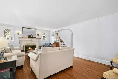 57 Hollywood Court, Rockville Centre, NY 11570 - Photo 4