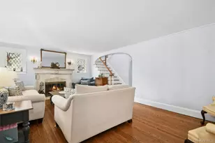 57 Hollywood Ct, Rockville Centre, NY 11570 - Photo 4