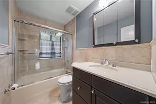 38 Windsor Gate Dr, North Hills, NY 11040 - Photo 14