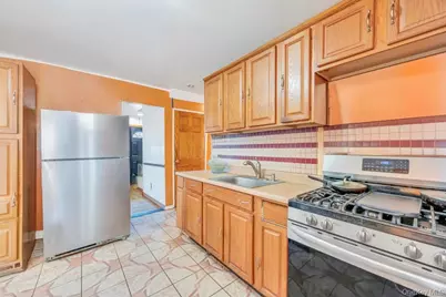 529 Clinton Avenue, Rockville Centre, NY 11570 - Photo 14