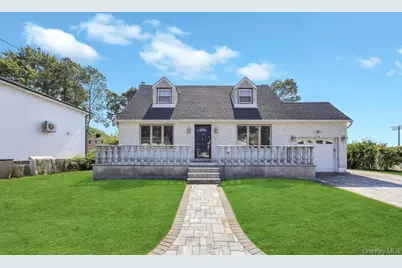 529 Clinton Avenue, Rockville Centre, NY 11570 - Photo 1