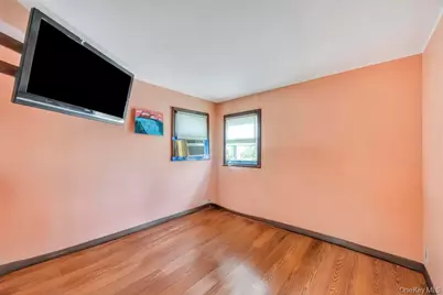 529 Clinton Avenue, Rockville Centre, NY 11570 - Photo 18