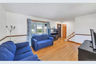 529 Clinton Avenue, Rockville Centre, NY 11570 - Photo 8