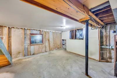 529 Clinton Avenue, Rockville Centre, NY 11570 - Photo 28