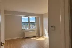 300 E Overlook, Port Washington, NY 11050 - Photo 12