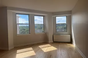 300 E Overlook, Port Washington, NY 11050 - Photo 8