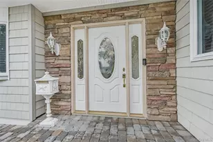 3 Feather Ln, Commack, NY 11725 - Photo 4