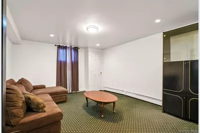 402 Clinton Avenue, Rockville Centre, NY 11570 - Photo 20