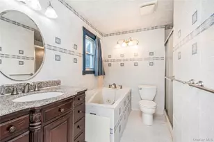 115 E 235th St, Bronx, NY 10470 - Photo 12