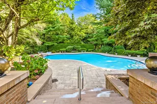 18 Durham Dr, Dix Hills, NY 11746 - Photo 4