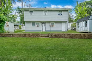 20 Kirby Ln, Ronkonkoma, NY 11779 - Photo 2