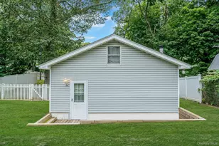 20 Kirby Ln, Ronkonkoma, NY 11779 - Photo 4