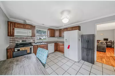 20 Kirby Lane, Ronkonkoma, NY 11779 - Photo 14