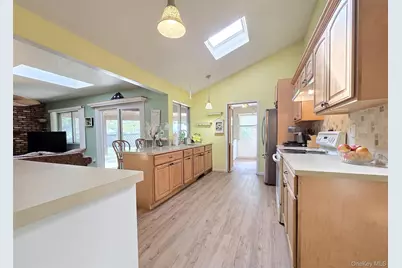 8 Gary Place, Selden, NY 11784 - Photo 6