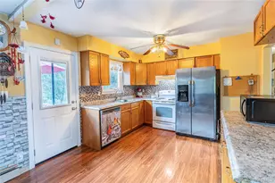 6 William St, Bay Shore, NY 11706 - Photo 4