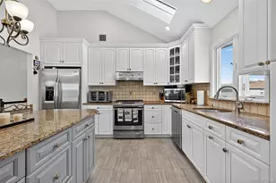 2501 Lancaster St, East Meadow, NY 11554 - Photo 10