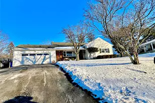 14 R Dean Pl, Middletown, NY 10940 - Photo 2