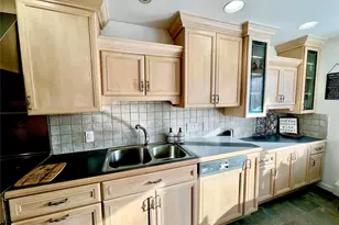 14 R Dean Pl, Middletown, NY 10940 - Photo 16