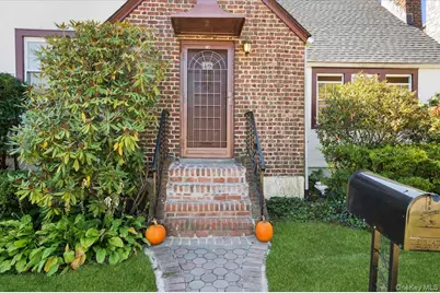 10 Oakland Avenue, Yonkers, NY 10710 - Photo 2