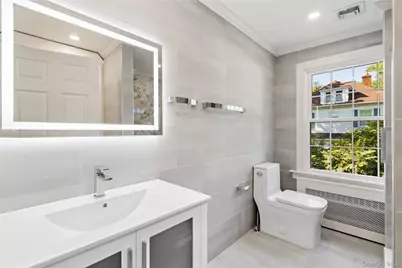 99 Warner Avenue, Roslyn Heights, NY 11577 - Photo 20