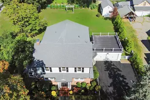 99 Warner Ave, Roslyn Heights, NY 11577 - Photo 32